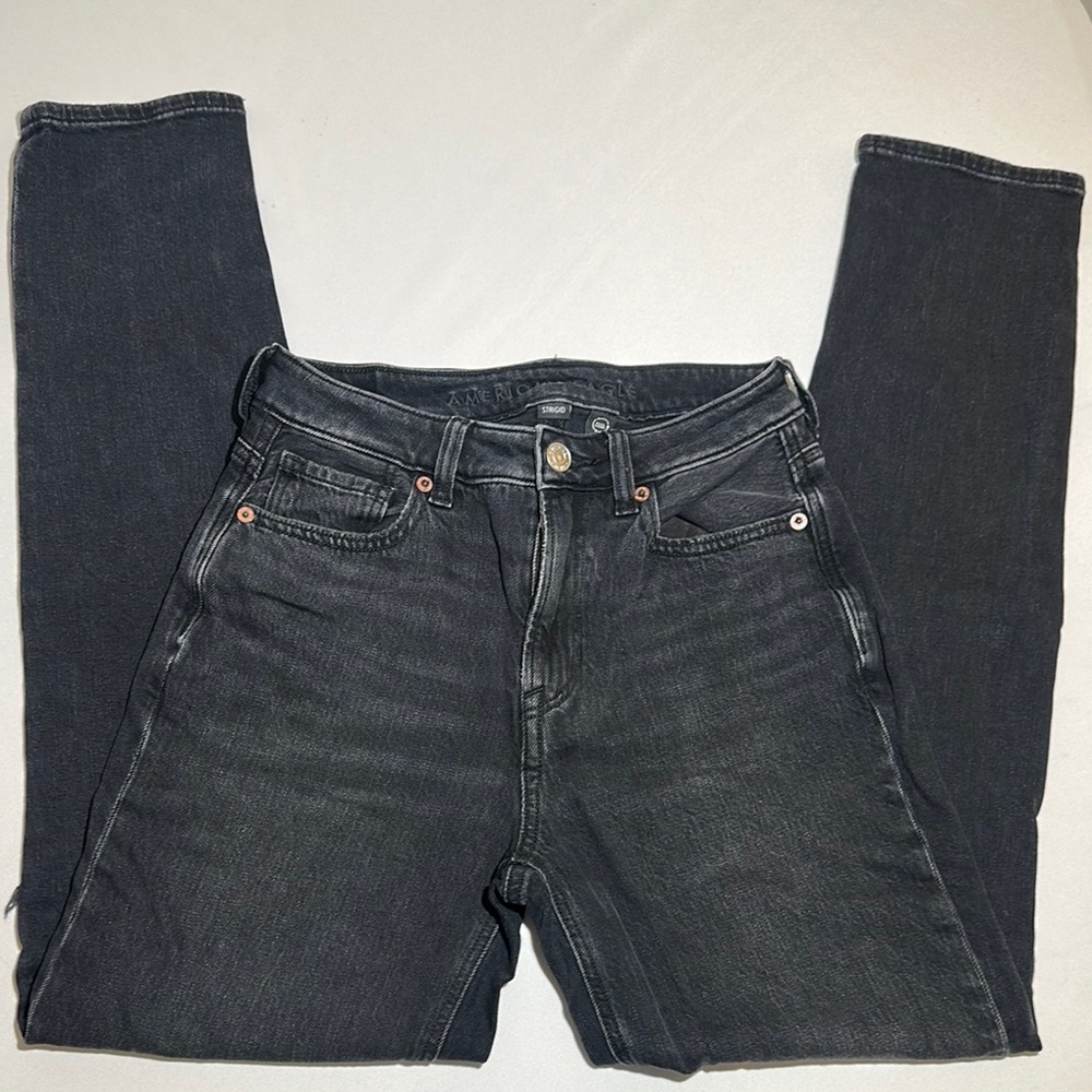 American Eagle AE Strigid Mom Jeans
